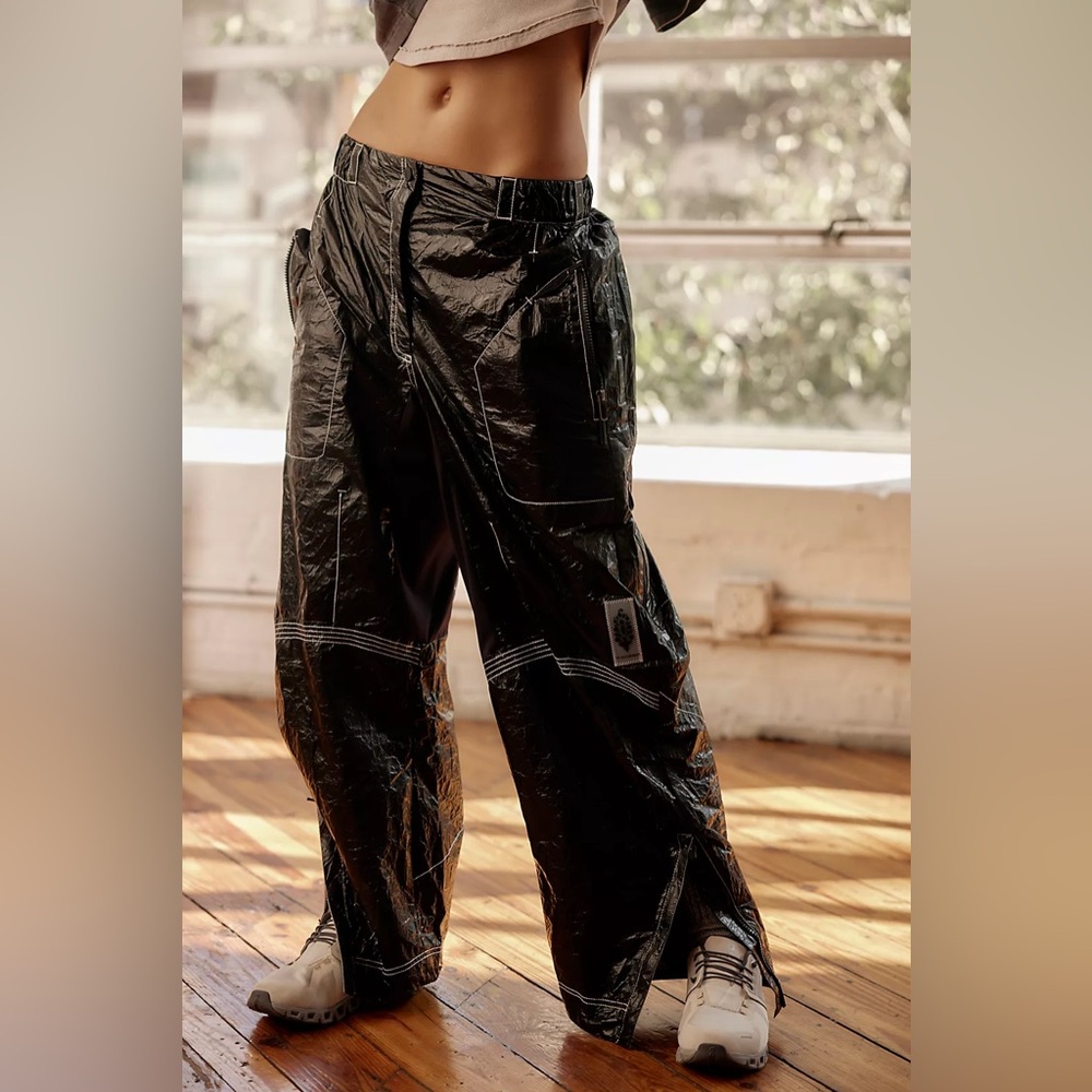 NEW $198 Free People FP Movement Rough Rider Tyvek Barrel Pants in Black - Picture 3 of 5